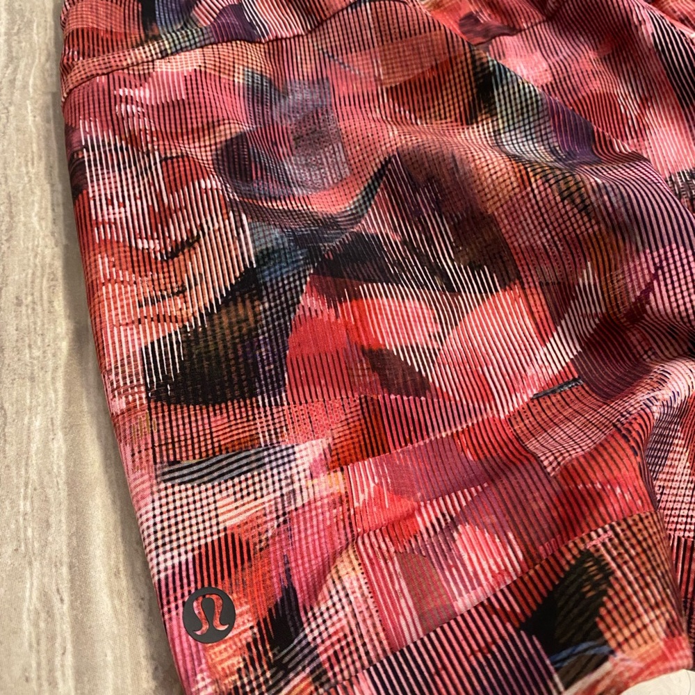 Lululemon Spring Break Away Shorts - Picture 3 of 5